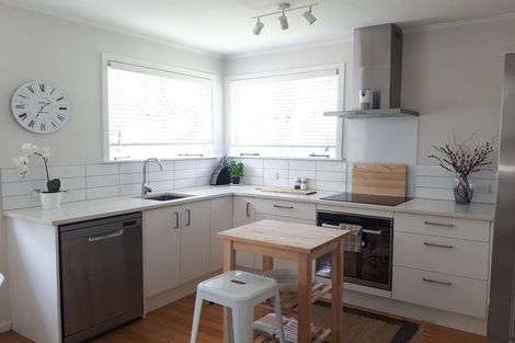 Photo of property in 15 Lowtherhurst Road, Massey, Auckland, 0614