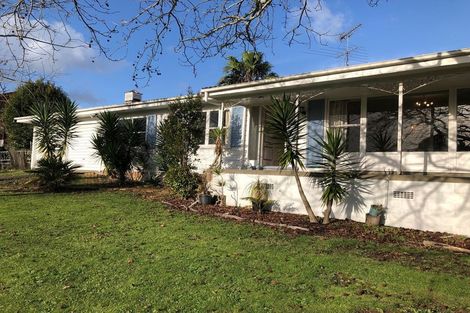 Photo of property in 11 Tupaki Place, Pakuranga Heights, Auckland, 2010