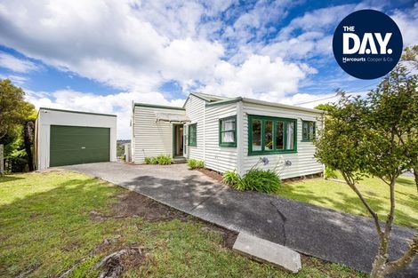 Photo of property in 92 Knights Road, Rothesay Bay, Auckland, 0630
