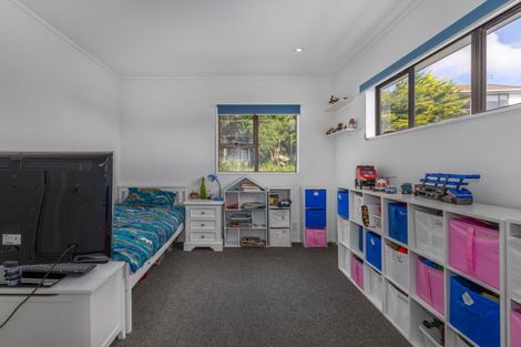 Photo of property in 40 Mercury Way, Whitby, Porirua, 5024