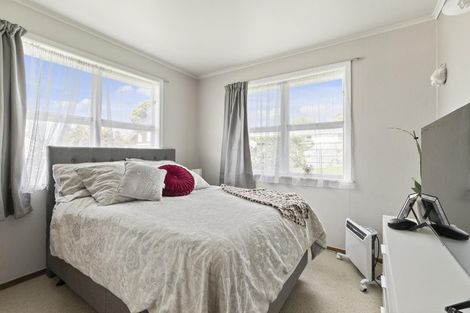 Photo of property in 27 Litten Road, Cockle Bay, Auckland, 2014