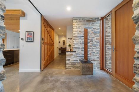 Photo of property in 42 Tui Drive, Mount Creighton, Queenstown, 9371