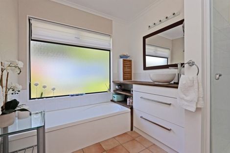 Photo of property in 72 Longview Road, Poraiti, Napier, 4182