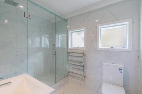 Photo of property in 606 Glenfield Road, Bayview, Auckland, 0629