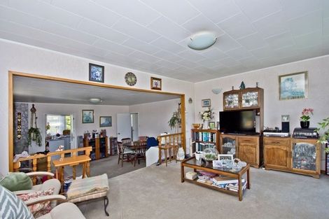 Photo of property in 35 Larissa Avenue, Henderson, Auckland, 0610