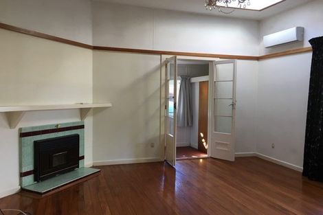 Photo of property in 17 Awaroa Road, Sunnyvale, Auckland, 0612