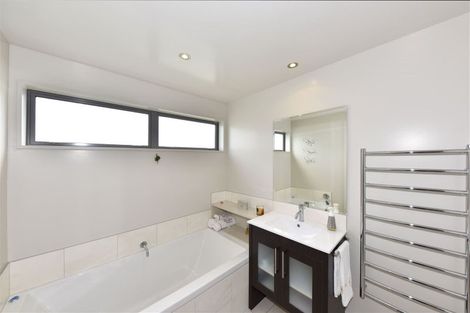 Photo of property in 27 Strowan Road, Strowan, Christchurch, 8052