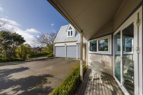 Photo of property in 27 Springdale Grove, Fitzherbert, Palmerston North, 4410