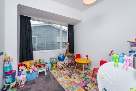 Photo of property in 71 Ravenwood Drive, Forrest Hill, Auckland, 0620