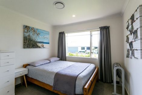 Photo of property in 17 Woodlands Drive, Havelock North, 4130