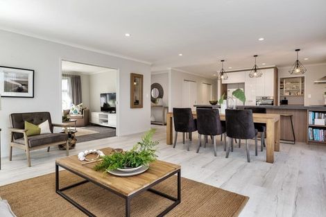 Photo of property in 32 Waitemata Drive, One Tree Point, 0118