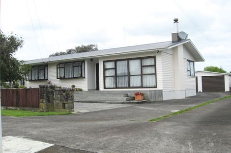 Photo of property in 12 Muir Avenue, Mangere Bridge, Auckland, 2022
