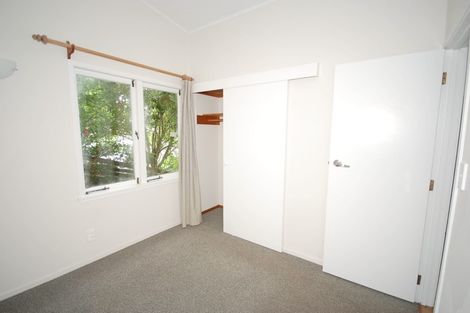 Photo of property in 2/64 Exmouth Road, Northcote, Auckland, 0627