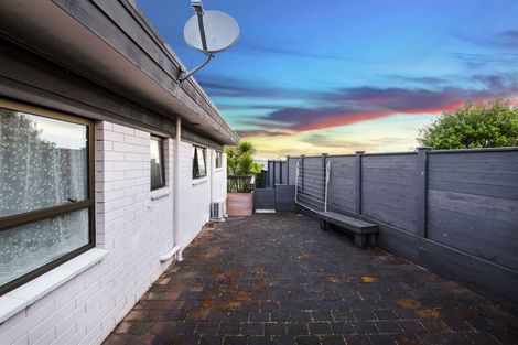Photo of property in 2/262 Don Buck Road, Massey, Auckland, 0614