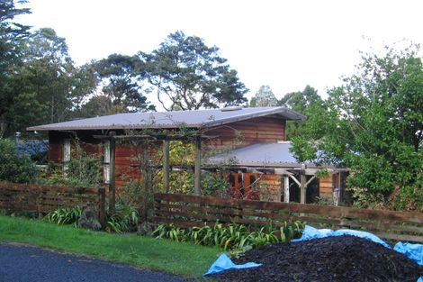Photo of property in 37 York Road, Titirangi, Auckland, 0604
