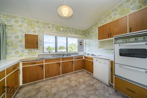 Photo of property in 24 Wikiriwhi Crescent, Awapuni, Palmerston North, 4412