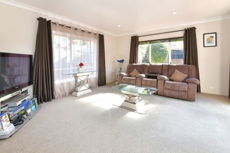 Photo of property in 12 Astor Place, Orewa, 0931