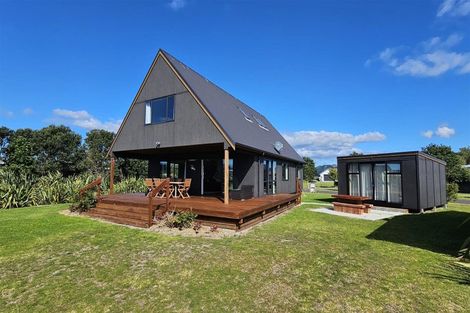 Photo of property in 135 Harbour Drive, Matarangi, Whitianga, 3592