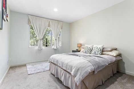 Photo of property in 70 Saddleback Rise, Murrays Bay, Auckland, 0630