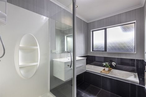 Photo of property in 5 D'urville Place, Kelvin Grove, Palmerston North, 4414