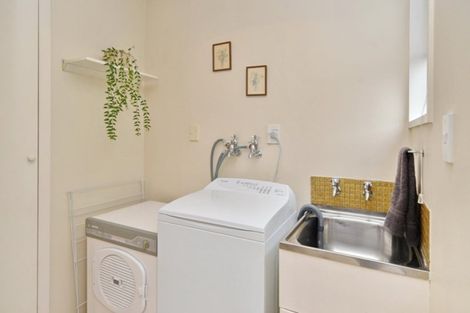 Photo of property in 17 Clivedon Place, Redwood, Christchurch, 8051