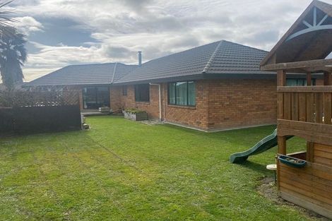 Photo of property in 8 Woodgate Court, Fitzherbert, Palmerston North, 4410