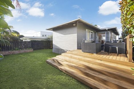 Photo of property in 264 Point Chevalier Road, Point Chevalier, Auckland, 1022