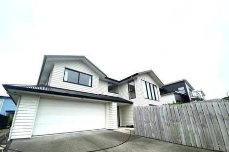 Photo of property in 8 Waitai Lane, Newlands, Wellington, 6037