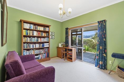 Photo of property in 4 Rangatira Road, Tawa, Wellington, 5028