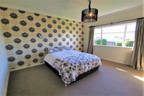 Photo of property in 32 Queen Street, Dannevirke, 4930
