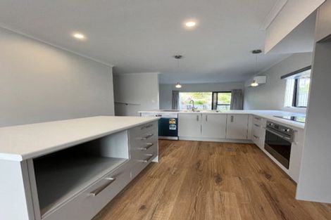 Photo of property in 11 Koreke Close, Kenepuru, Porirua, 5022