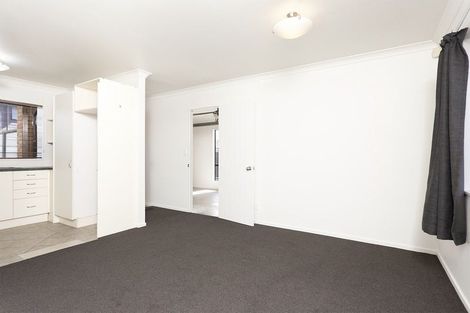 Photo of property in 4 Cliff View Drive, Green Bay, Auckland, 0604