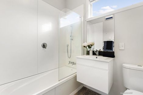 Photo of property in 2 Resolution Street, Lyall Bay, Wellington, 6022