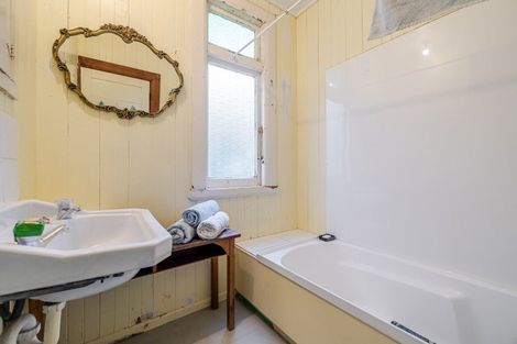 Photo of property in 23 Knowles Street, Terrace End, Palmerston North, 4410