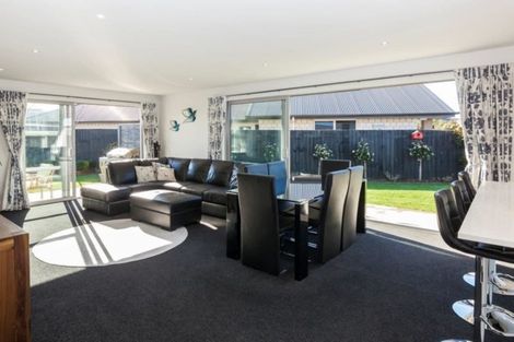 Photo of property in 9 Foresters Crescent, Parklands, Christchurch, 8083