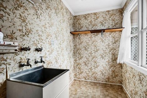 Photo of property in 16 Leon Place, Waitara, 4320