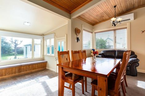 Photo of property in 44 Queen Street, Feilding, 4702