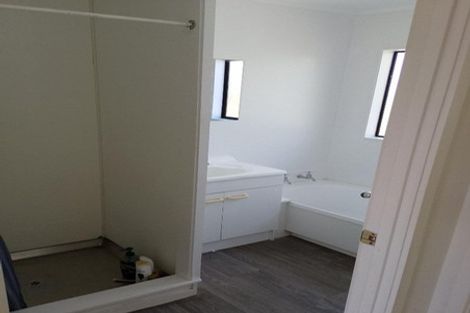 Photo of property in 2/8 Quiet Street, Te Atatu South, Auckland, 0610