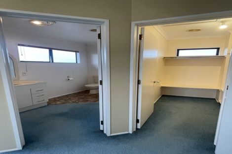 Photo of property in 102 Branch Road, Highlands Park, New Plymouth, 4312