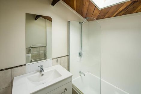 Photo of property in Metro Apartments, 18/220 Thorndon Quay, Pipitea, Wellington, 6011