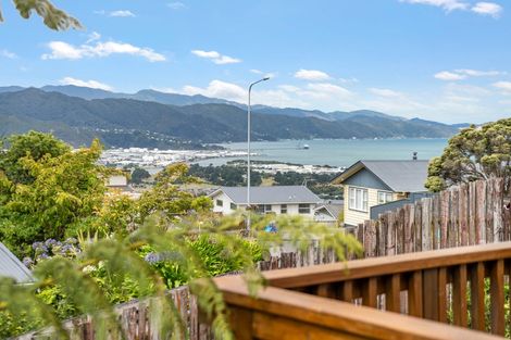 Photo of property in 6 Eastview Grove, Normandale, Lower Hutt, 5010