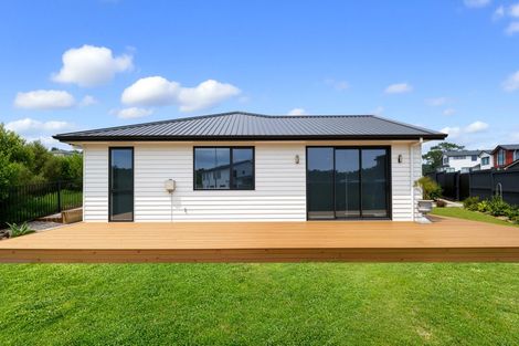 Photo of property in 7 Kiokio Place, Swanson, Auckland, 0614