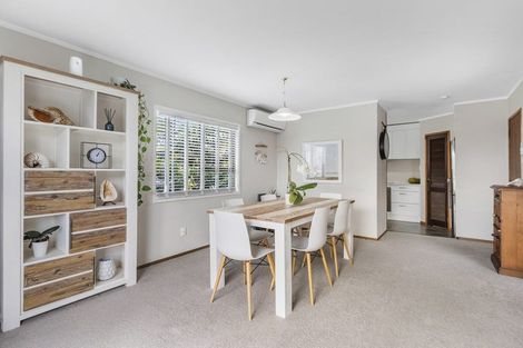 Photo of property in 5 Higham Ferrers Place, Red Beach, 0932