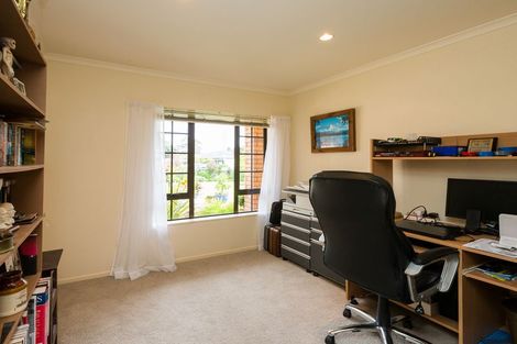 Photo of property in 143 Summerhill Drive, Fitzherbert, Palmerston North, 4410