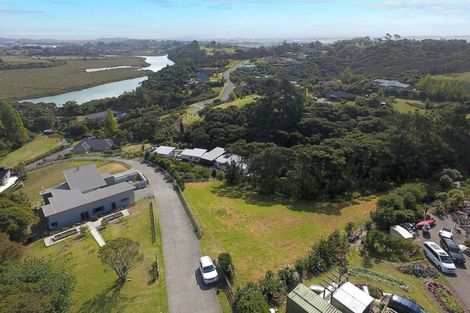 Photo of property in 299 Whangaparaoa Road, Red Beach, 0932