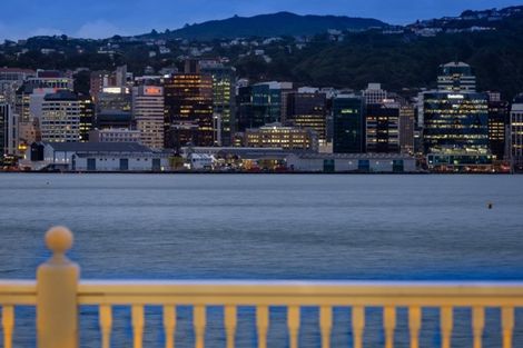 Photo of property in 322 Oriental Parade, Oriental Bay, Wellington, 6011