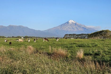 Photo of property in 7104 South Road, Warea, New Plymouth, 4381