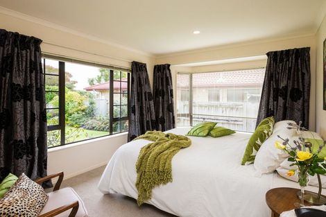 Photo of property in 143 Summerhill Drive, Fitzherbert, Palmerston North, 4410