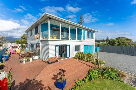 Photo of property in 100b Marine Parade, Otaki Beach, Otaki, 5512