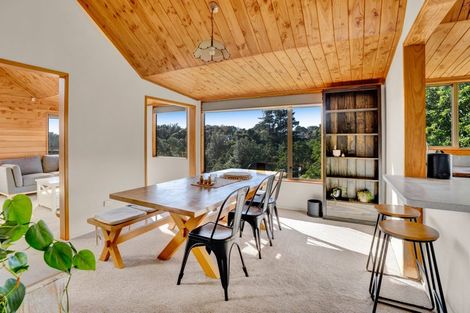 Photo of property in 28 Pararewa Drive, Whalers Gate, New Plymouth, 4310